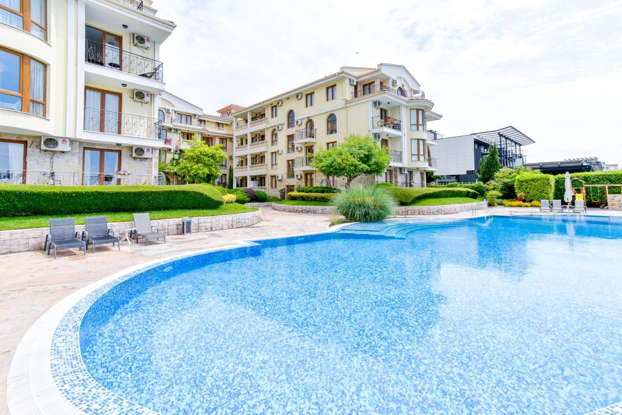 Royal Bay Apartments With Self Check-In Sveti Vlas Exterior photo
